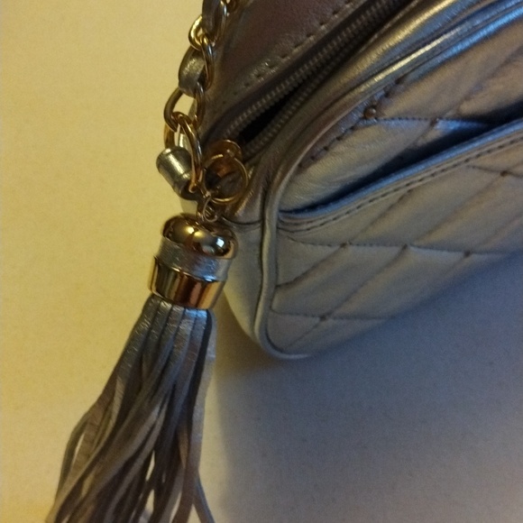 Paradox Leather Silver And Gold Quilted Chain Bag w Tassel - Picture 7 of 9